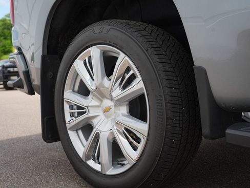Certified 2025 Chevrolet Silverado 1500 High Country w/ High Country Premium Package AWD/4WD image 32