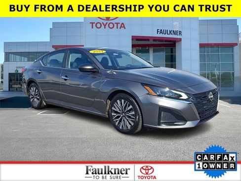 Used 2024 Nissan Altima 2.5 SV FWD image 1