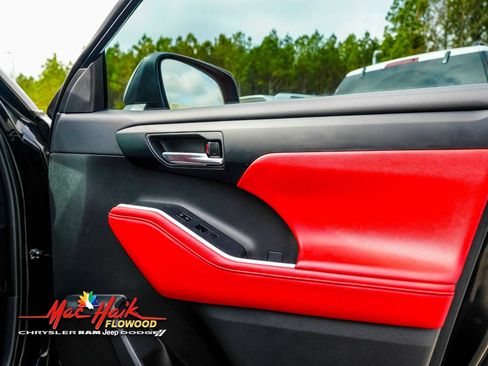 Used 2024 Toyota Highlander XSE image 18