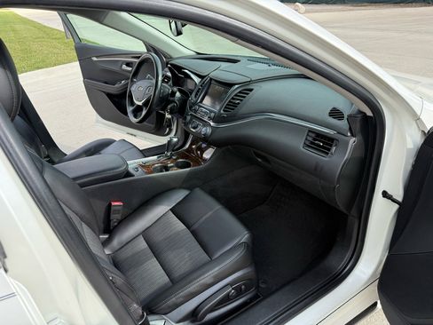 Used 2014 Chevrolet Impala LT w/ Convenience Package image 21