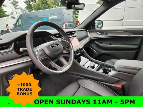 New 2025 Jeep Grand Cherokee Limited w/ Black Appearance Package image 19