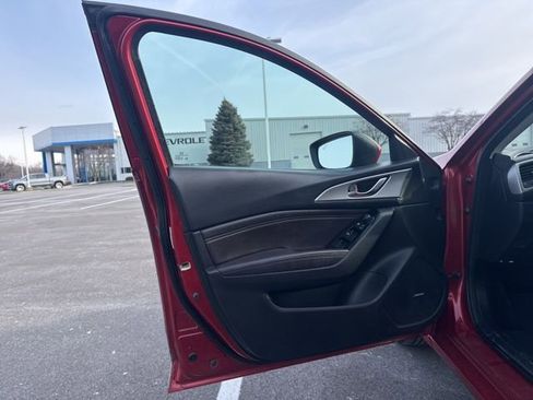 Used 2018 MAZDA MAZDA3 Touring image 13