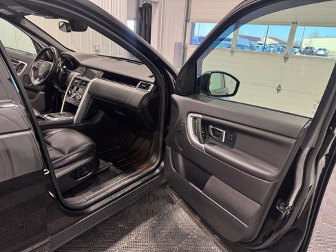 Used 2019 Land Rover Discovery Sport HSE image 16
