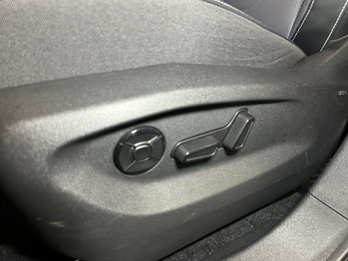 Used 2025 Volkswagen Tiguan SE R-Line AWD/4WD image 23