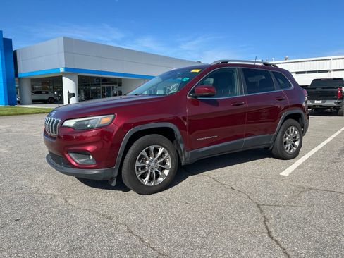 Used 2019 Jeep Cherokee Latitude Plus w/ Cold Weather Group AWD/4WD image 1