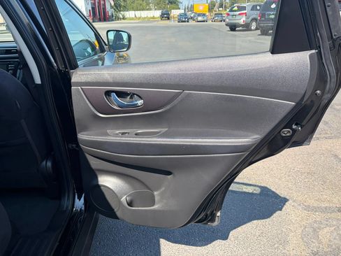 Used 2016 Nissan Rogue S FWD image 26