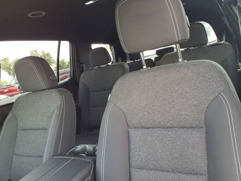 Used 2025 Chevrolet Traverse LT w/ Driver Confidence Package FWD image 13