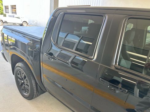 Used 2023 Nissan Frontier SV w/ Midnight Edition Package RWD image 9