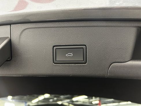 Used 2024 Volkswagen Atlas Cross Sport SE image 27