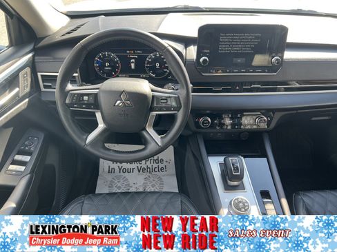 Used 2023 Mitsubishi Outlander SEL image 18