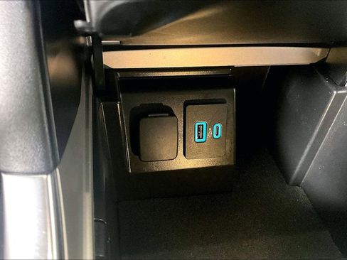 Used 2024 Ford Explorer Limited image 33