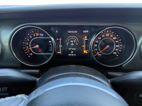 Used 2021 Jeep Gladiator Overland AWD/4WD image 11
