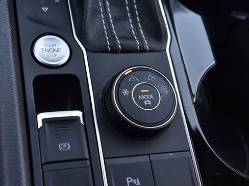 Certified 2022 Volkswagen Atlas Cross Sport SE w/ Panoramic Sunroof Package image 15