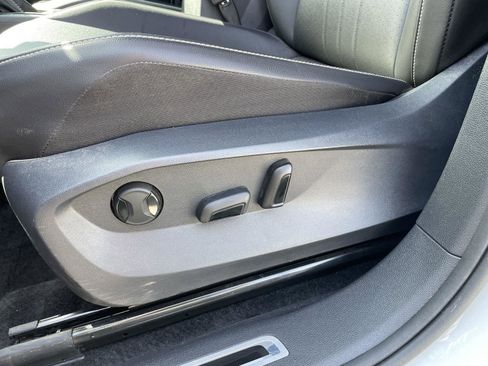 Used 2024 Volkswagen Tiguan SE R-Line image 11