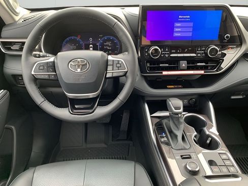 New 2026 Toyota Highlander Limited image 15