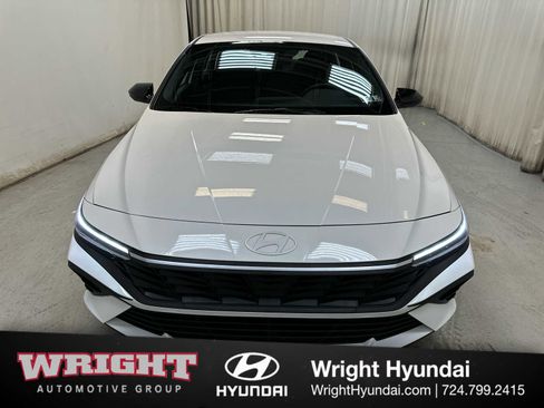 Used 2025 Hyundai Elantra SEL w/ Cargo Package image 2