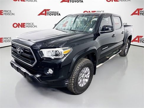 Certified 2017 Toyota Tacoma SR5 image 3