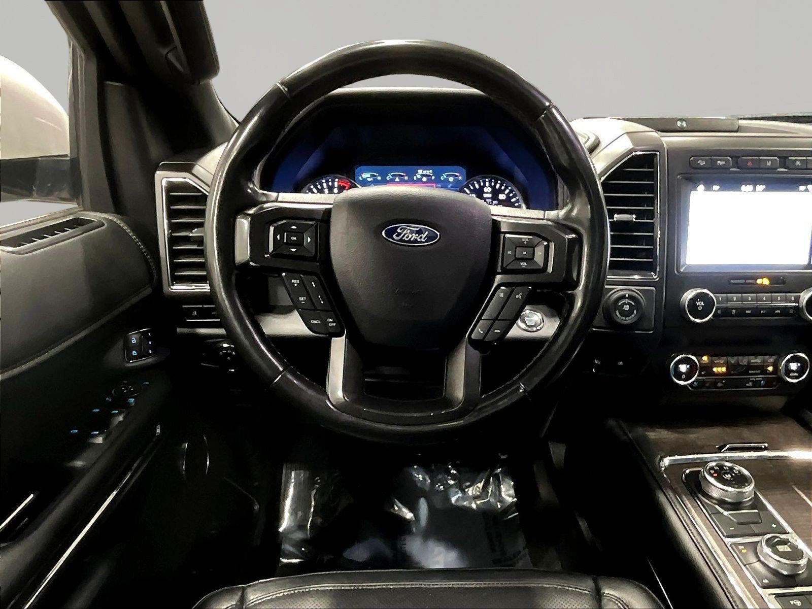 Used 2019 Ford Expedition Limited w/ Equipment Group 302A AWD/4WD image 8