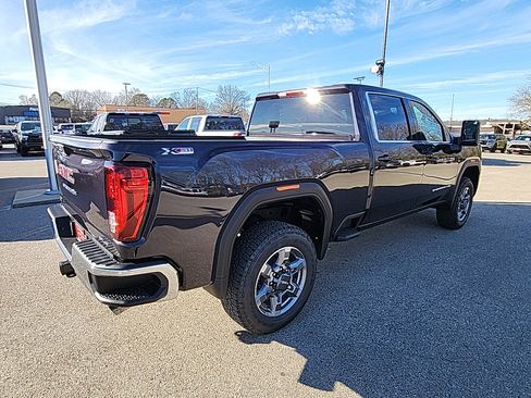New 2026 GMC Sierra 2500 SLE image 9