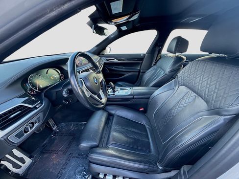 Used 2019 BMW 750i w/ M Sport Package image 18