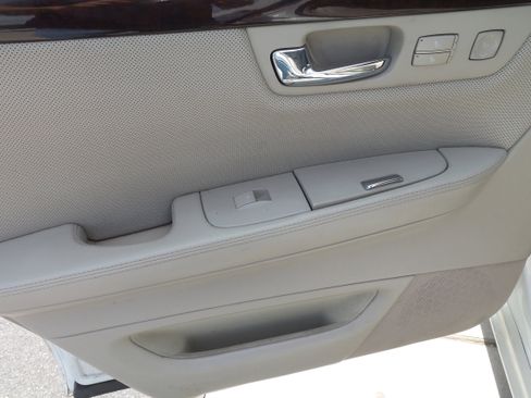 Used 2008 Cadillac DTS image 41