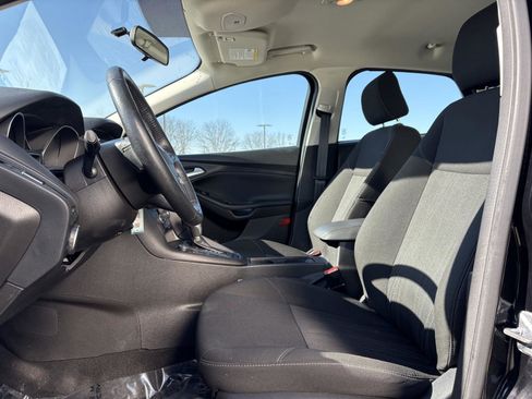 Used 2017 Ford Focus SE image 16