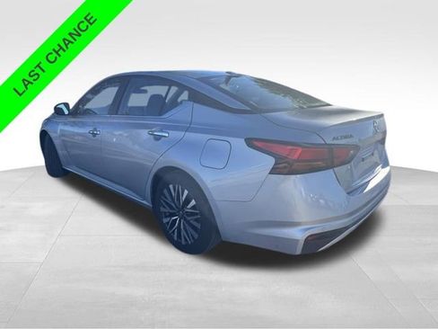 Used 2023 Nissan Altima 2.5 SV image 4