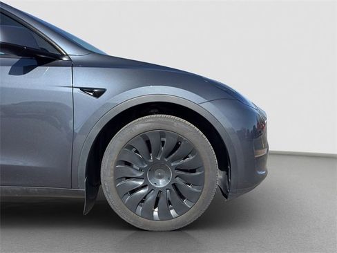 Used 2023 Tesla Model Y Long Range image 20