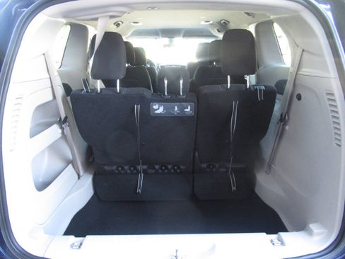 Used 2020 Chrysler Voyager LX image 11