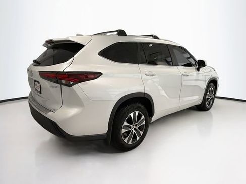 Certified 2024 Toyota Highlander XLE AWD/4WD image 6