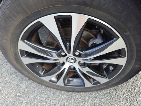 Used 2015 Toyota RAV4 Limited w/ Technology Package FWD image 10