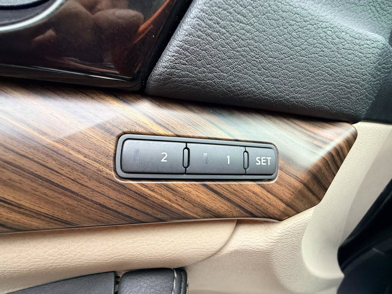 Used 2016 Nissan Maxima Platinum FWD image 27