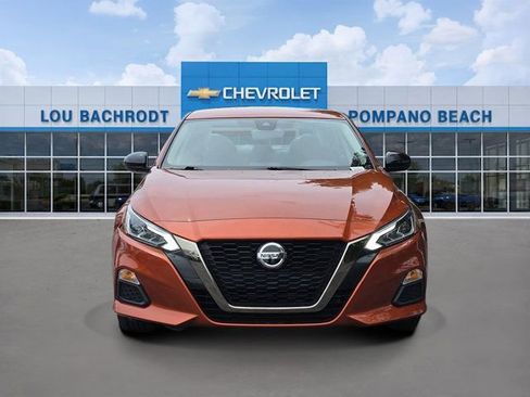 Used 2022 Nissan Altima 2.5 SR FWD image 2