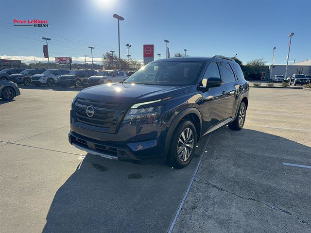 Used 2025 Nissan Pathfinder SL FWD image 5