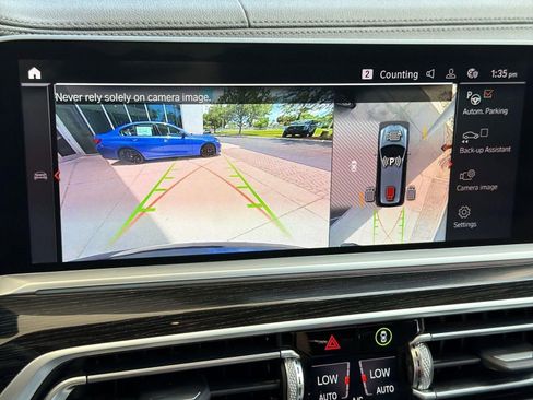 Used 2021 BMW X7 M50i w/ Dynamic Handling Package AWD/4WD image 26