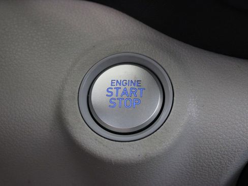 Used 2024 Hyundai Venue Limited FWD image 12