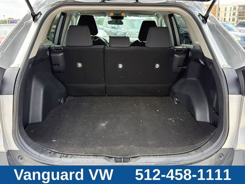 Used 2020 Toyota RAV4 LE FWD image 8