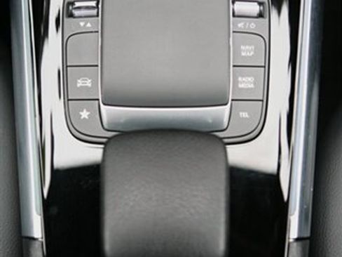 Used 2021 Mercedes-Benz GLA 250 4MATIC w/ Premium Package image 23