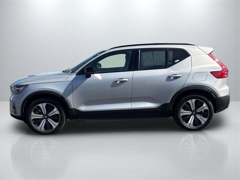 Used 2023 Volvo XC40 Recharge Plus image 4