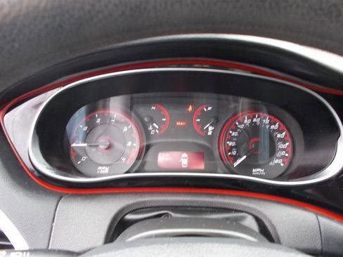 Used 2015 Dodge Dart SXT image 32