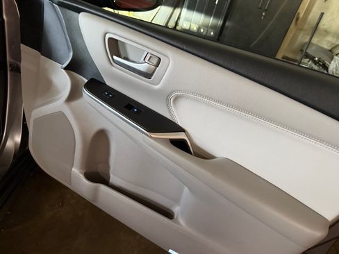 Certified 2017 Toyota Camry XLE FWD image 35