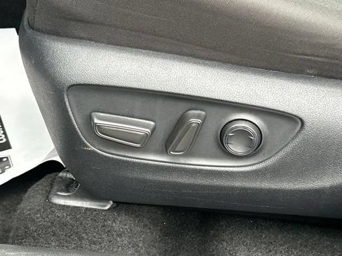 Used 2025 Toyota RAV4 XLE AWD/4WD image 18