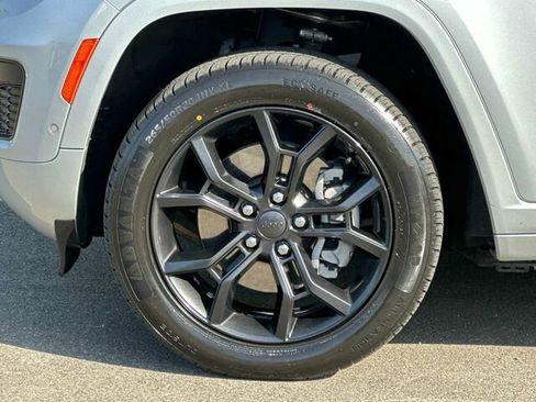 Used 2023 Jeep Grand Cherokee 30th Anniversary AWD/4WD image 36