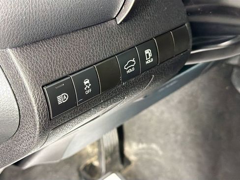 Used 2021 Toyota Camry SE image 10