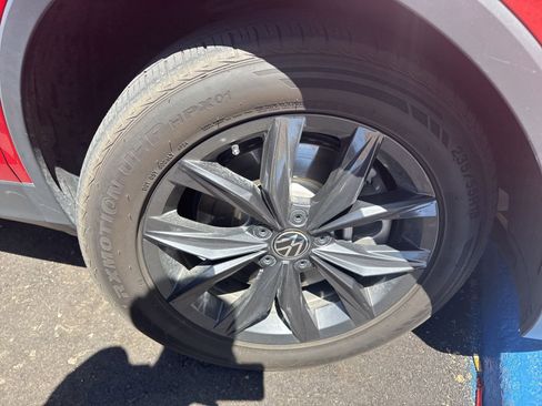 Used 2024 Volkswagen Tiguan SE image 18