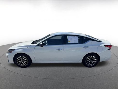 Used 2025 Nissan Altima 2.5 SV FWD image 9