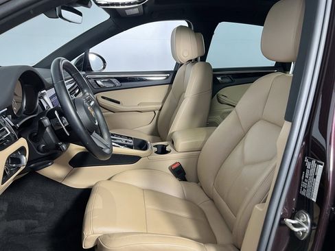 Used 2023 Porsche Macan image 22