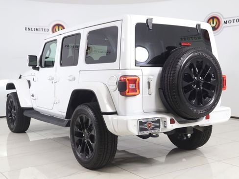 Used 2022 Jeep Wrangler Unlimited Sahara AWD/4WD image 4