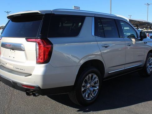 Used 2021 GMC Yukon Denali w/ Advanced Technology Package image 3