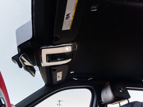 Used 2025 Rolls-Royce Cullinan image 23